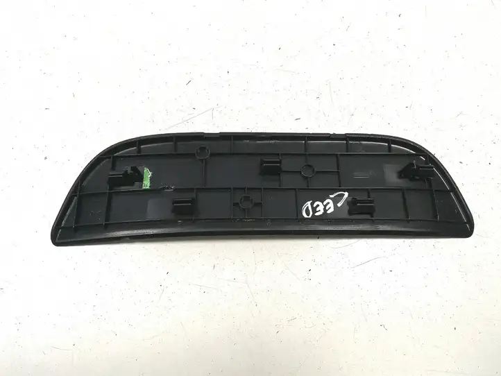 Kia Ceed (2012 - 2015) 85888A2000 Внутренняя отделка заднего порога — фото 3