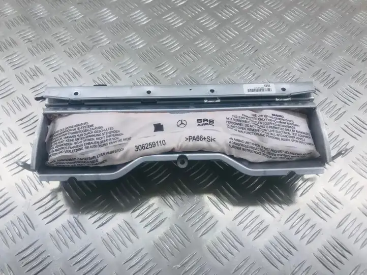 Mercedes-Benz C W204 (2007 - 2014) 306259110 Коленная подушка безопасности — фото 1