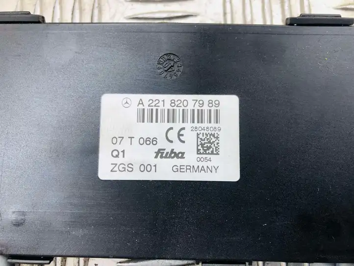 Mercedes-Benz S W221 (2005 - 2013) A2218207989 Усилитель антенны — фото 6