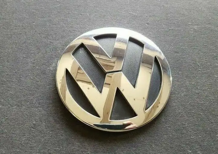 Volkswagen Touran I (2003 - 2010) 1T0853630 Эмблема производителя — фото 4