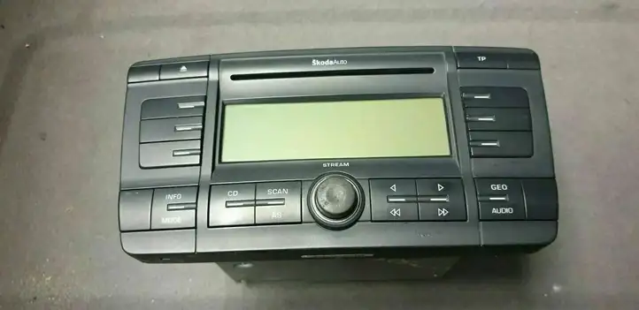 Skoda Octavia Mk1 (1U) (1996 - 2004) 1Z0035161A Магнитола / мультимедийная система — фото 1