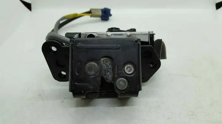 Toyota Avensis T250 (2003 - 2006) Замок крышки багажника — фото 1