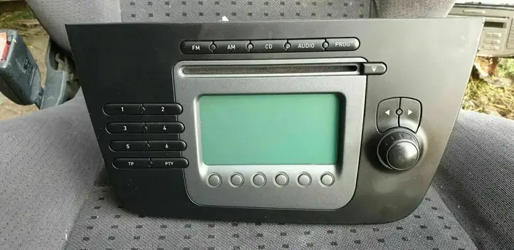 Seat Altea (2004 - 2009) 5P1035152TTH Магнитола / мультимедийная система — фото 1