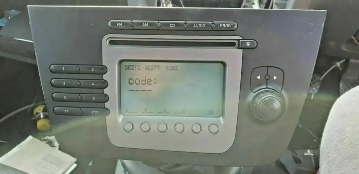 Seat Altea (2004 - 2009) 5P1035152TTH Магнитола / мультимедийная система — фото 2