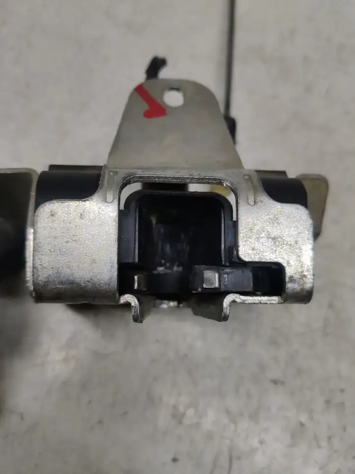 Mercedes-Benz ML W163 (1997 - 2005) A1637400235 Замок крышки багажника — фото 5