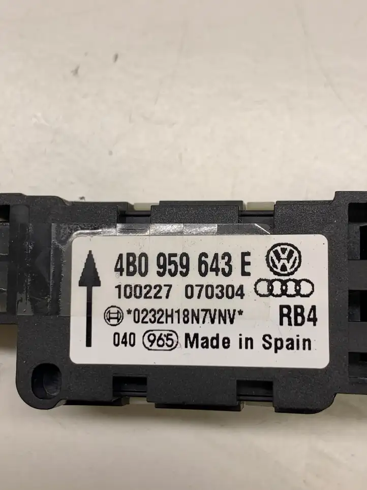 Audi A6 S6 C5 4B (1997 - 2001) 4B0959643E Датчик удара SRS — фото 2