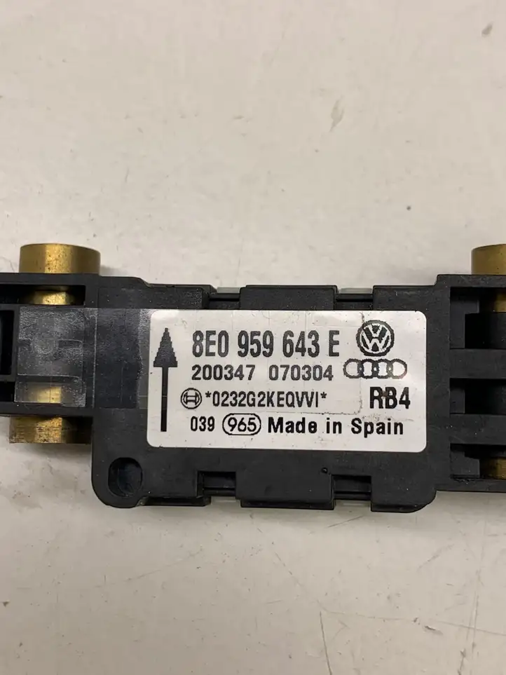 Audi A6 S6 C5 4B (1997 - 2001) 8E0959643E Датчик удара SRS — фото 2
