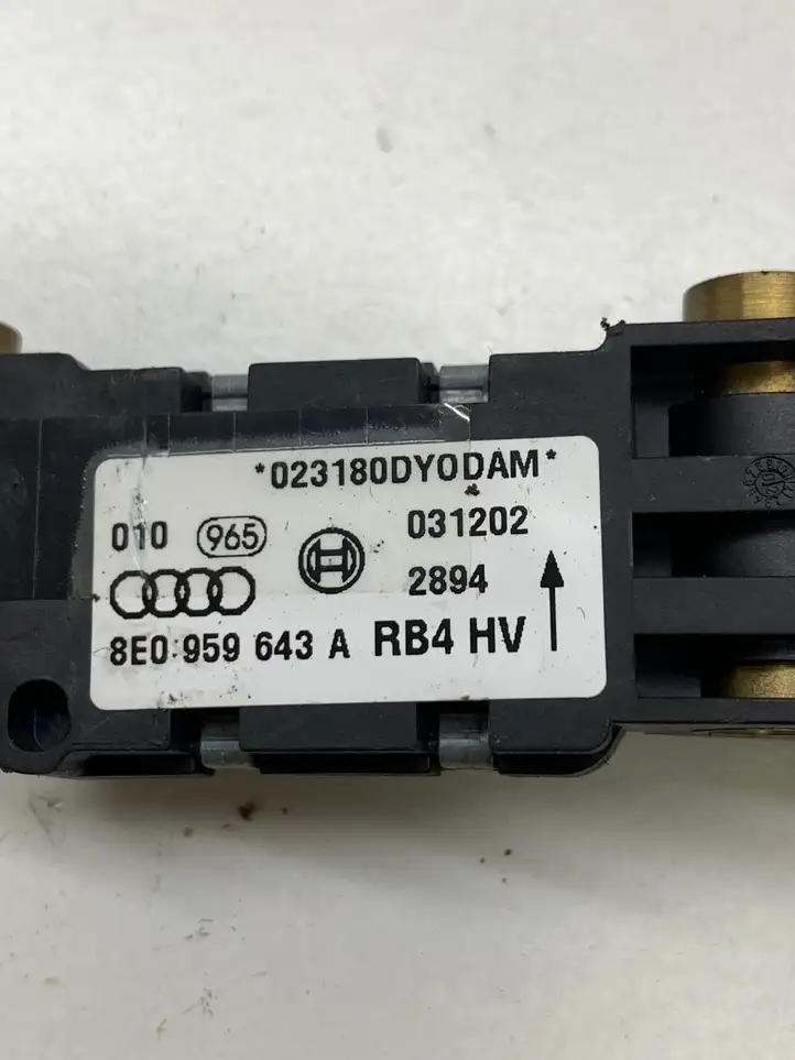 Audi A4 S4 B6 8E 8H (2000 - 2006) 8E0959643A Датчик удара SRS — фото 2