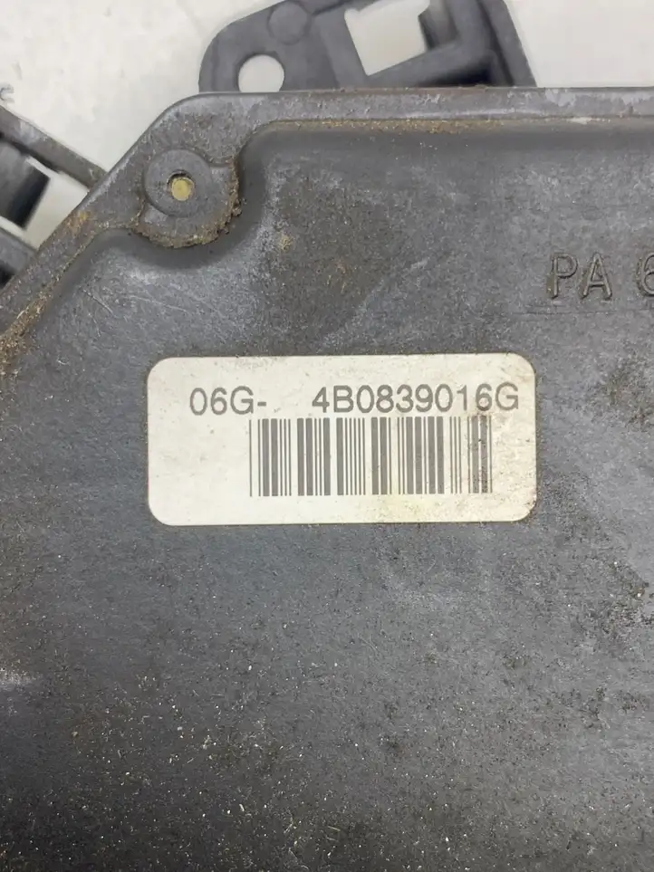 Audi A6 S6 C5 4B (1997 - 2001) 4B0839016G Замок задней двери — фото 2