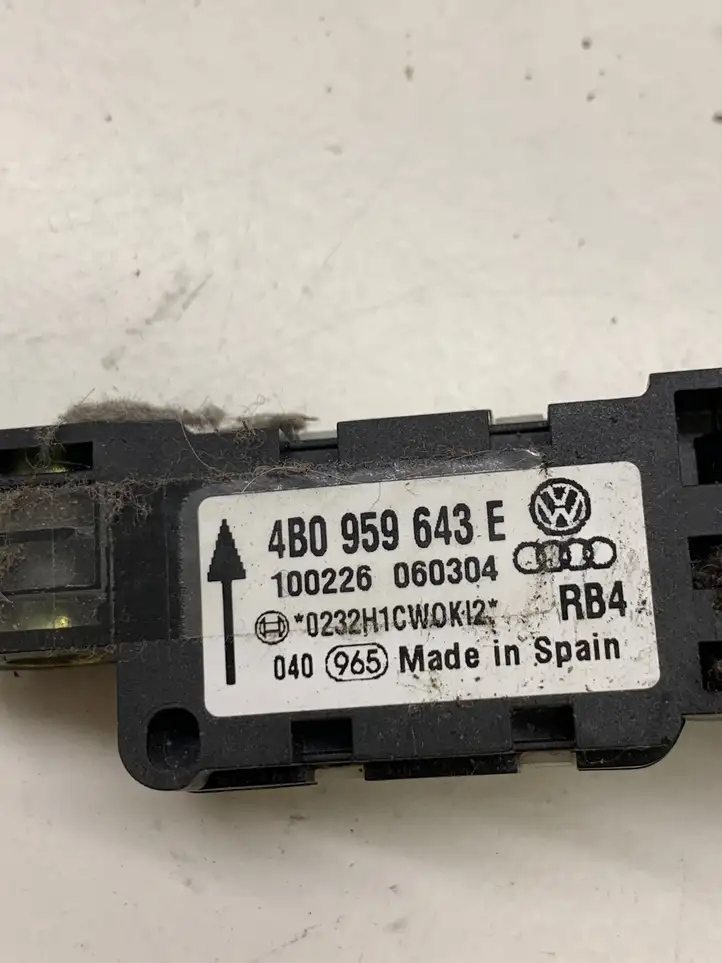 Audi A6 S6 C5 4B (1997 - 2001) 4B0959643E Датчик удара SRS — фото 2