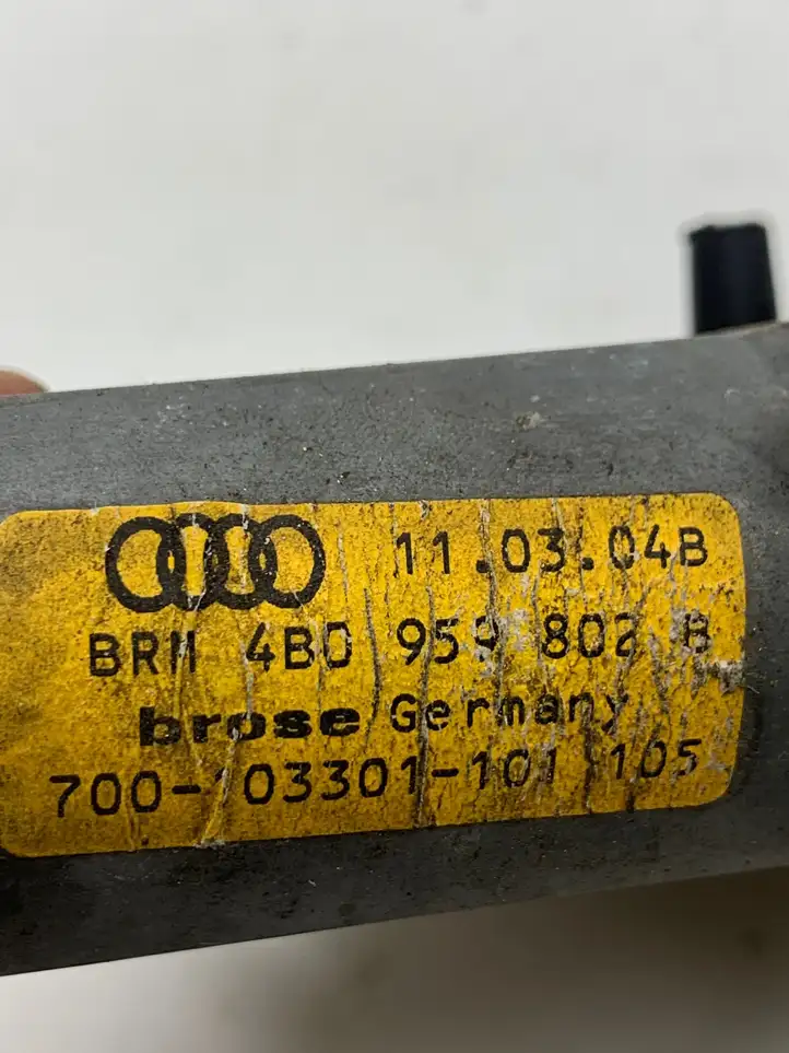 Audi A6 S6 C5 4B (1997 - 2001) 4B0959802A Стеклоподъемник задней двери — фото 2