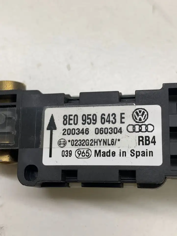 Audi A6 S6 C5 4B (1997 - 2001) 8E0959643E Датчик удара SRS — фото 2
