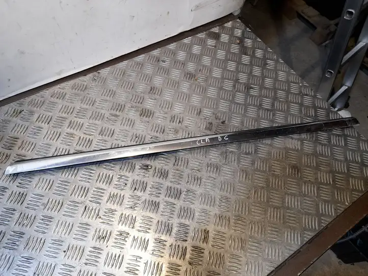 Mercedes-Benz CLA C117,X117,W117 (2013 - 2019) A1177350282 Накладка стекла задней двери — фото 1