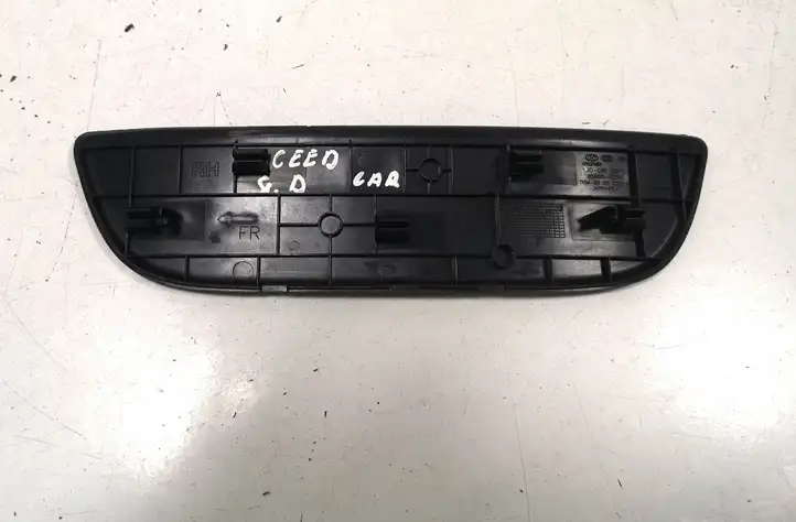 Kia Ceed (2012 - 2015) 85888A2000 Внутренняя отделка заднего порога — фото 3
