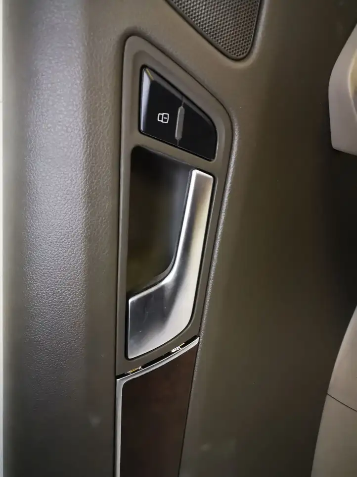 Audi Q5 SQ5 (2008 - 2012) Обшивка задней двери — фото 5
