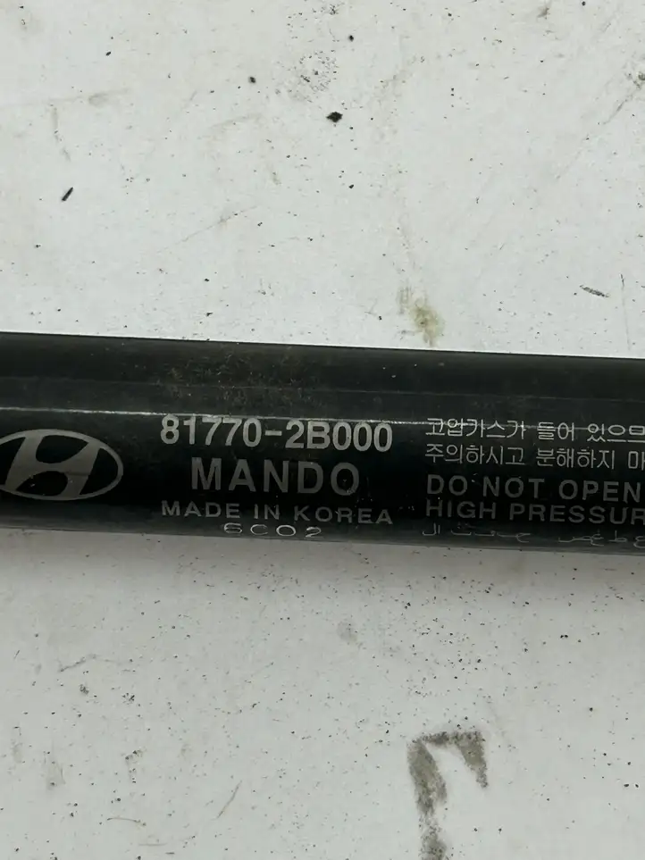 Hyundai Santa Fe (2005 - 2009) 817702B000 Амортизатор крышки багажника — фото 3