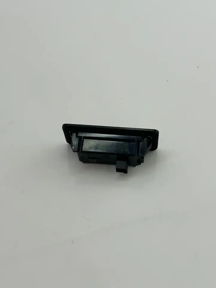 BMW 4 F32 F33 (2013 - 2017) 981910522 Подсветка номера — фото 3
