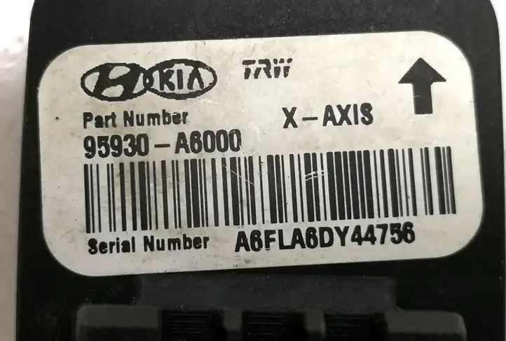 Hyundai i30 (2012 - 2015) 95930A6000 Датчик удара SRS — фото 2