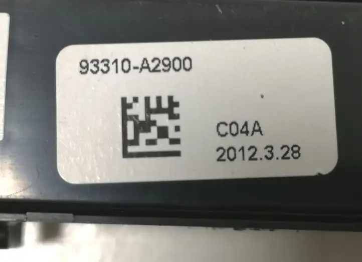 Kia Ceed (2012 - 2015) 9331A2900 Кнопка парктроника — фото 3