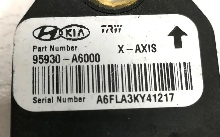 Hyundai i30 (2012 - 2015) 95930A6000 Датчик удара SRS — фото 2