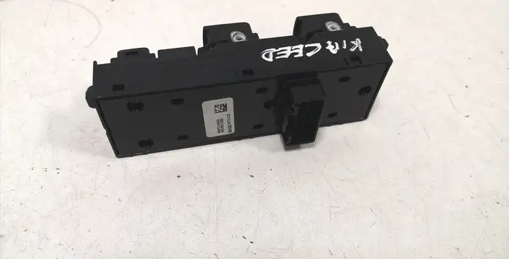 Kia Ceed (2012 - 2015) 49D4901110 Блок кнопок стеклоподъемников — фото 5