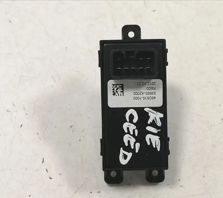 Kia Ceed (2012 - 2015) 49D5101110 Блок кнопок стеклоподъемников — фото 5
