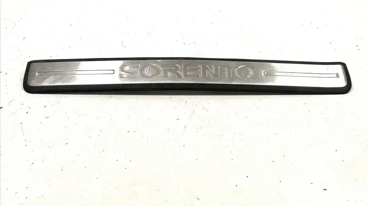 Kia Sorento (2002 - 2006) 858863E000 Внутренняя отделка переднего порога — фото 1