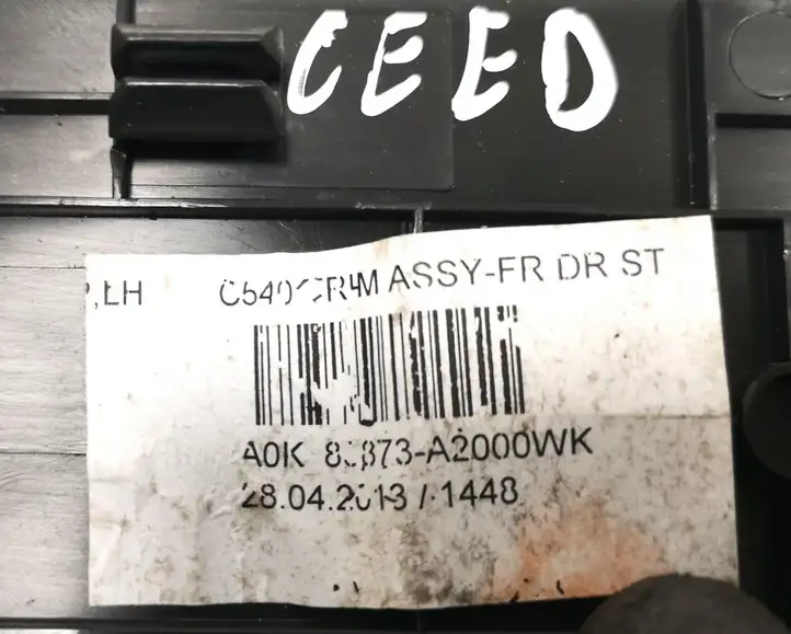 Kia Ceed (2012 - 2015) 85873A2000 Внутренняя отделка переднего порога — фото 2