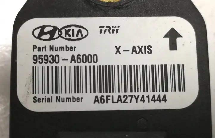 Hyundai i30 (2012 - 2015) 95930A6000 Датчик удара SRS — фото 2
