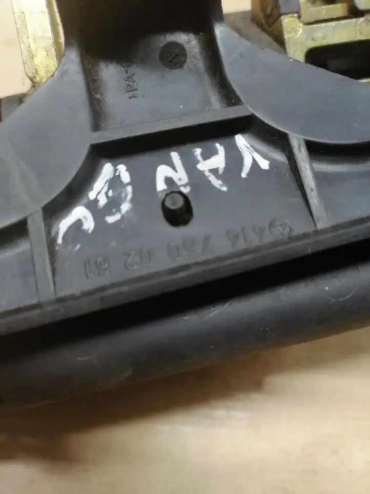 Mercedes-Benz Vaneo W414 (2001 - 2005) 4147600261 Ручка крышки багажника — фото 4
