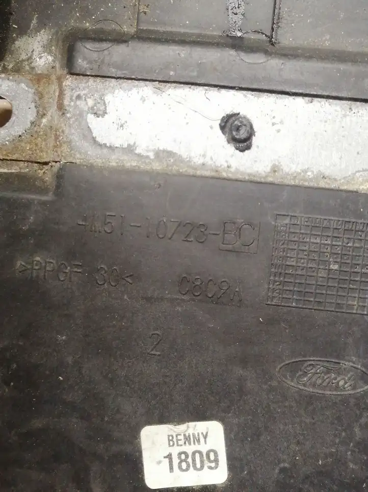 Ford Focus (2008 - 2011) 4M5110723BC Ящик аккумулятора — фото 4