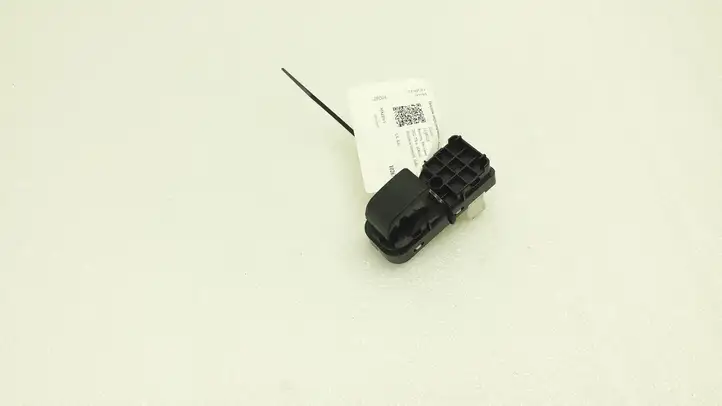 Mazda 3 II (2011 - 2013) BBM266370 Кнопка стеклоподъемников — фото 1
