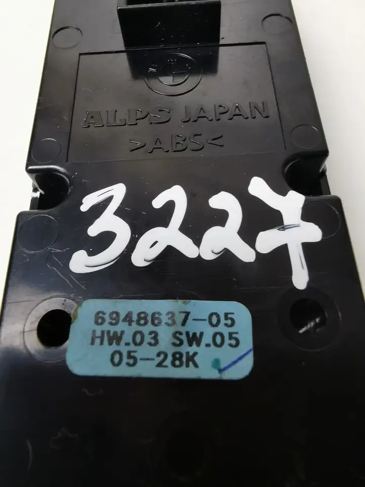 BMW 3 E90 E91 (2005 - 2012) 6948637 Кнопка стеклоподъемников — фото 4