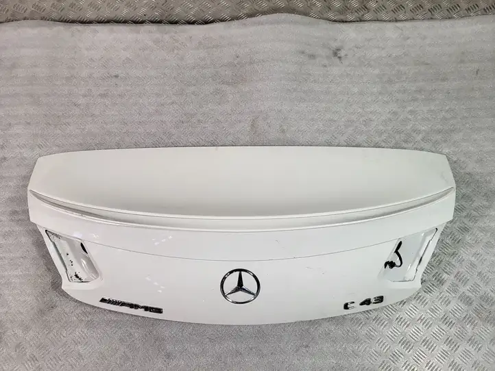 Mercedes-Benz C W205 (2014 - 2021) Крышка багажника — фото 3