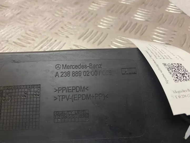 Mercedes-Benz E W238 (2017 - ) A2388890200 Накладка крыла — фото 2