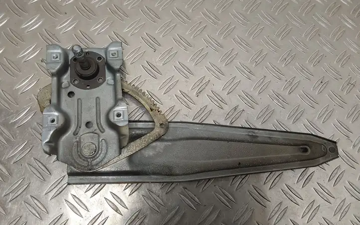 Toyota Yaris (2012 - 2014) Механический стеклоподъемник задней двери — фото 2