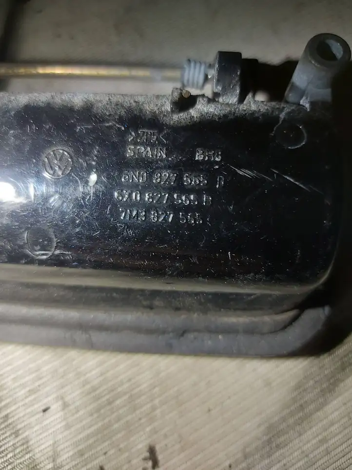 Volkswagen Sharan (2003 - 2010) 6N0827565D Ручка крышки багажника — фото 2