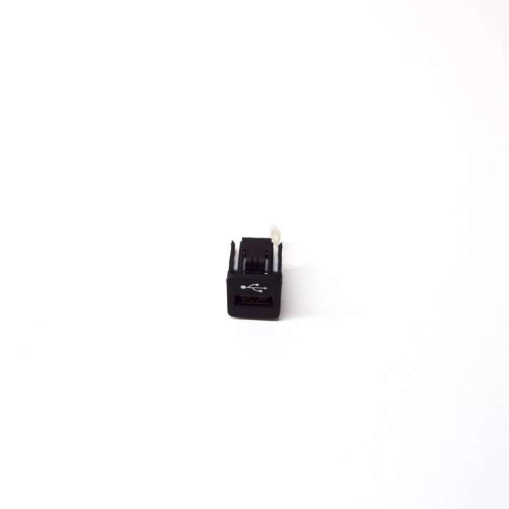 9229294 BMW 3 G20 G21 USB jungtis