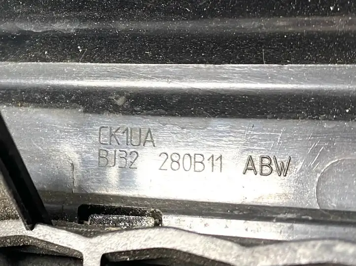 Land Rover Evoque I (2011 - 2015) BJ32280B11 Решетка в крыле — фото 7