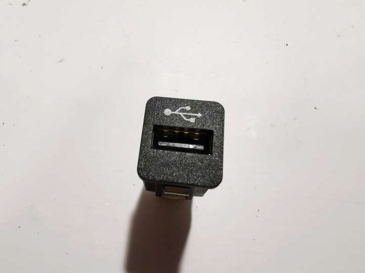 9237656 BMW 5 F10 F11 USB jungtis