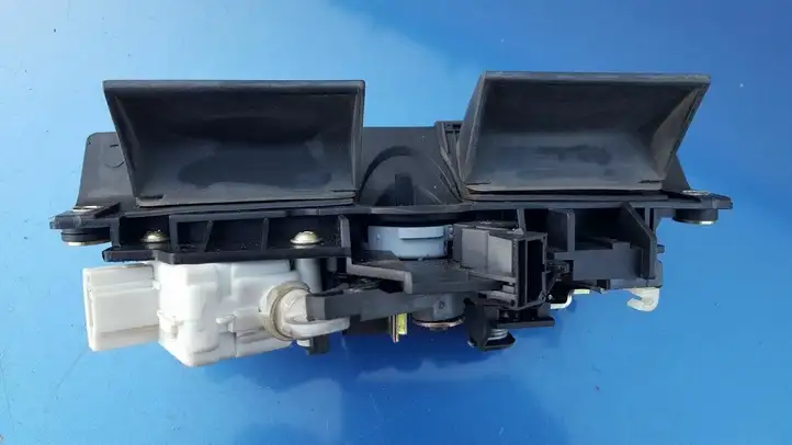 Audi A6 Allroad C5 (2000 - 2006) 4B0827565 Ручка крышки багажника — фото 5