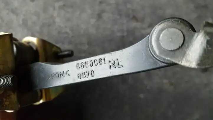Volvo S60 (2000 - 2004) 8650061 Ограничитель задней двери — фото 3