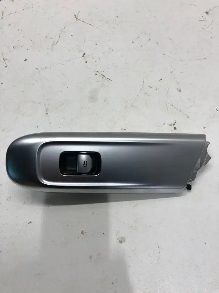 Mercedes-Benz C W206 (2021 - ) A2239051903 Ручка стеклоподъемника — фото 1