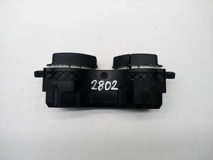 Ford Focus (2005 - 2008) 19A945AB Кнопка обогрева стекла — фото 4