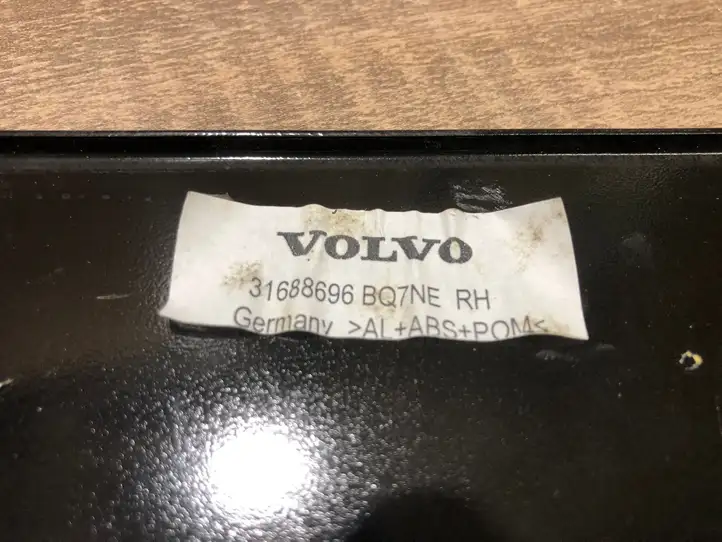 Volvo XC90 (2019 - ) 31688696 Накладка стекла задней двери — фото 3