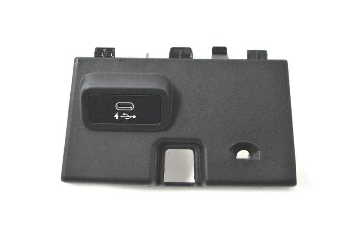 8711939 BMW 3 G20 G21 USB jungtis