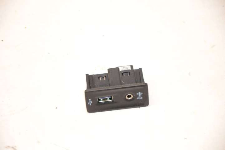 5G0035222C Volkswagen Golf VII USB jungtis