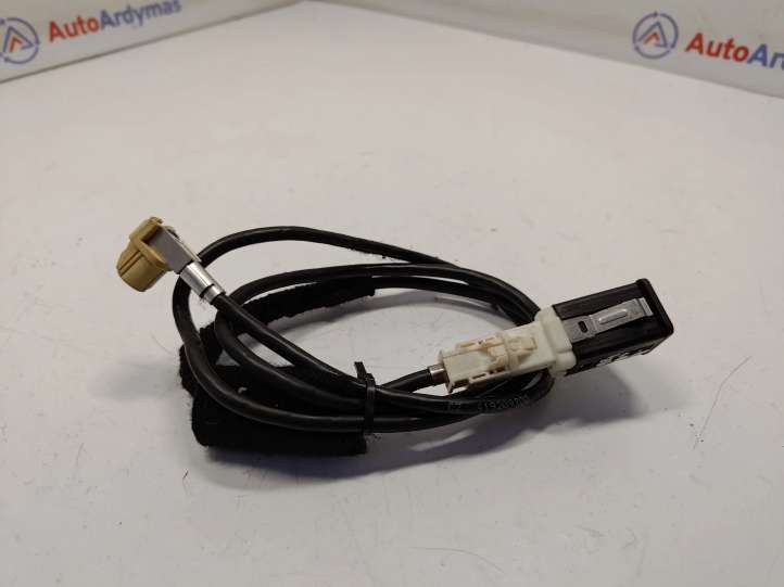 9237656 BMW 3 E92 E93 USB jungtis