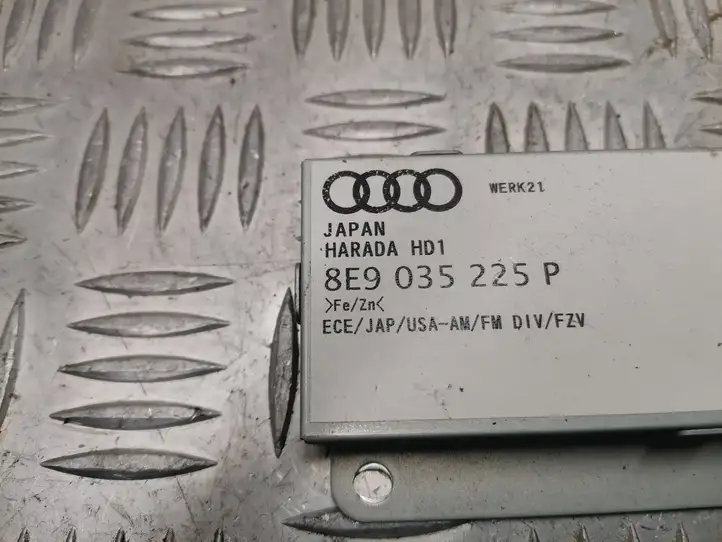 Audi A4 S4 B7 8E 8H (2004 - 2009) 8E9035225P Усилитель антенны — фото 2