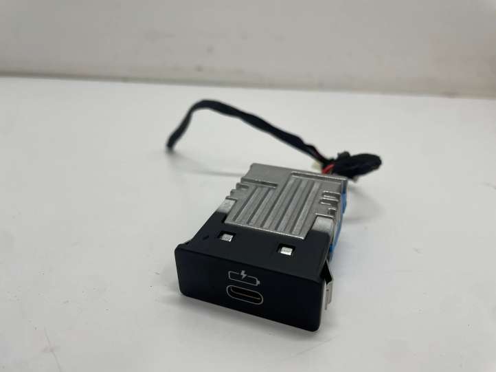 5A84161 BMW 5 G30 G31 USB jungtis